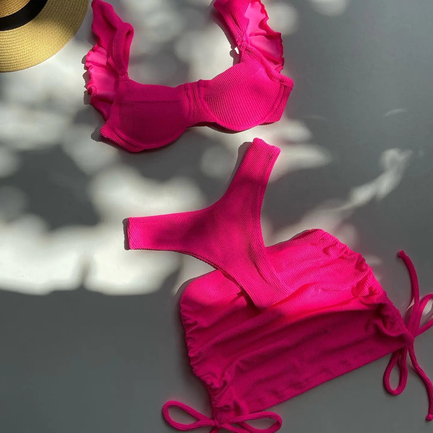 Einfarbiges dreiteiliges Bikini-Set für Damen