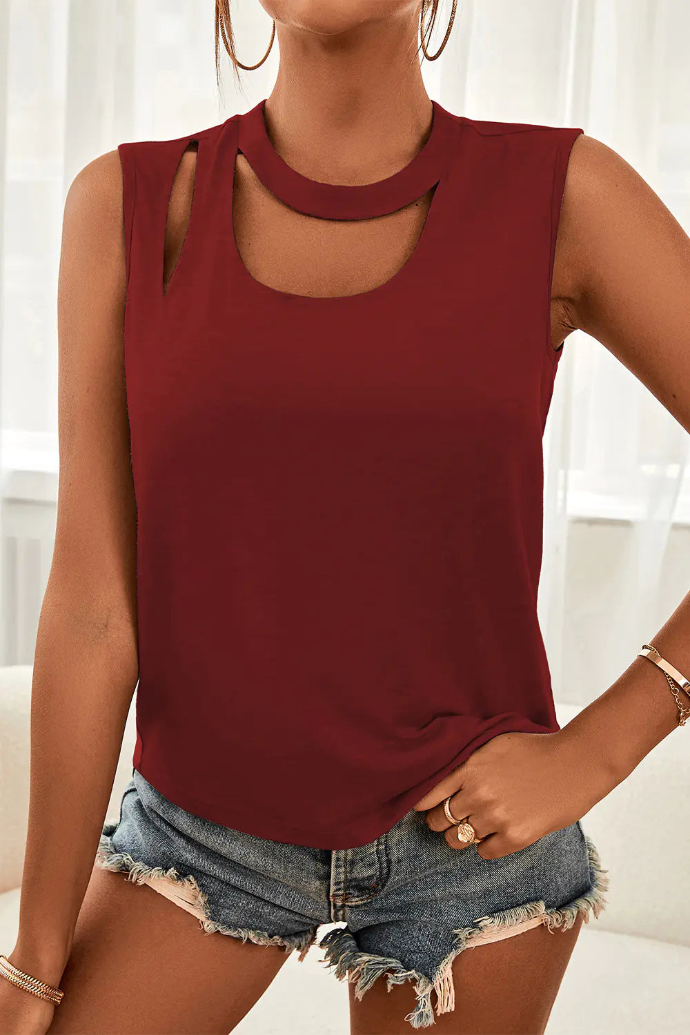 Women's Sleeveless Round Neck Top - Trendy Attic Store01