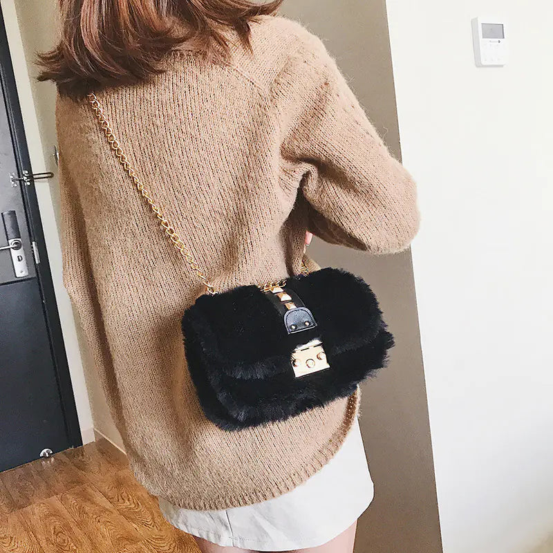 Bolso de hombro cruzado de felpa a la moda