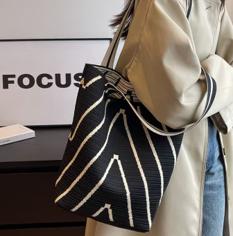 New Fashionable Genuine Leather Backpack for Women