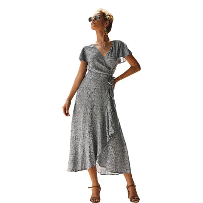Sommerkleid mit Blumenmuster, V-Ausschnitt und asymmetrischem Saum
