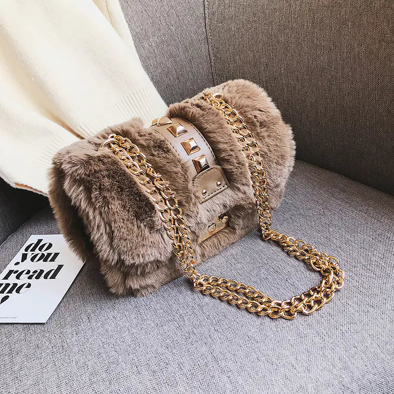 Bolso de hombro cruzado de felpa a la moda