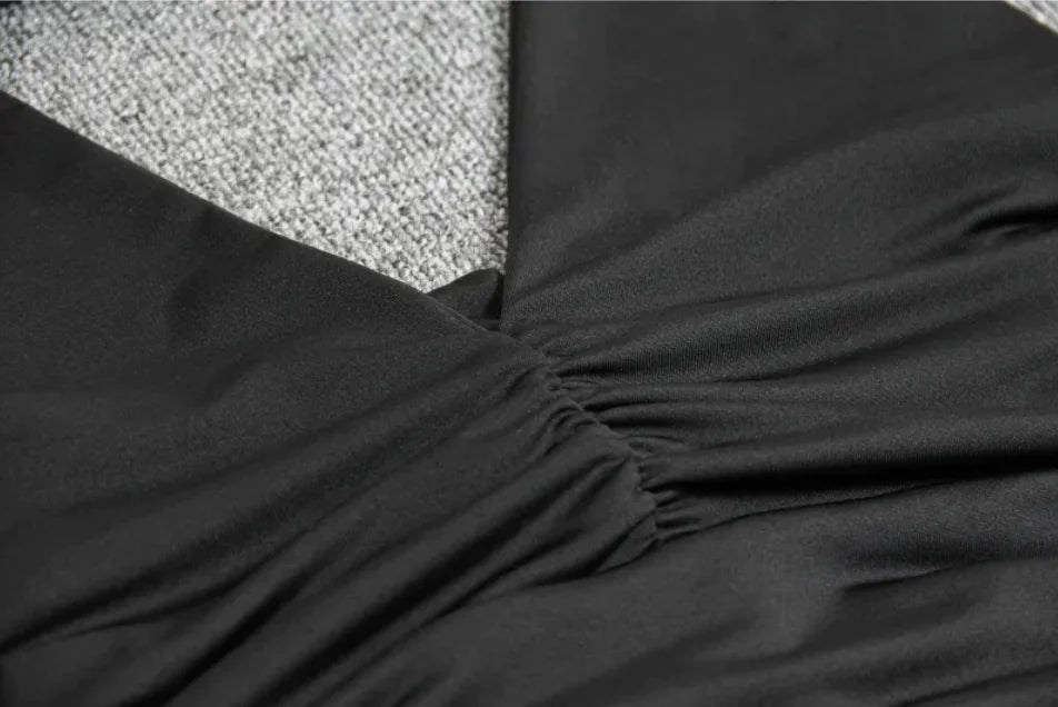 Trägerkleid mit V-Ausschnitt und Falten