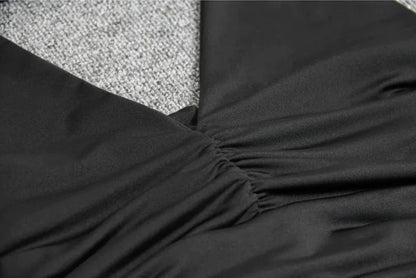 Trägerkleid mit V-Ausschnitt und Falten