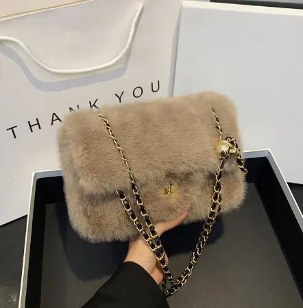 Bolso de hombro cruzado de felpa a la moda