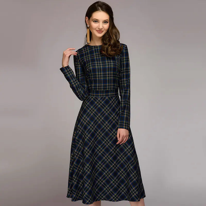 Long Sleeve Round Neck Dress with Elegant Checkered Belt