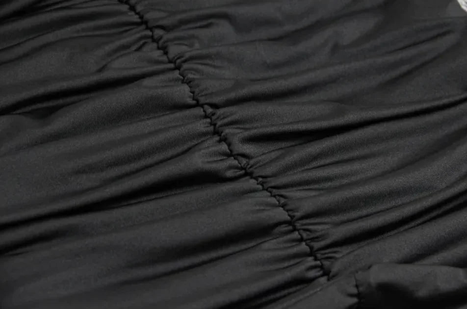 Trägerkleid mit V-Ausschnitt und Falten