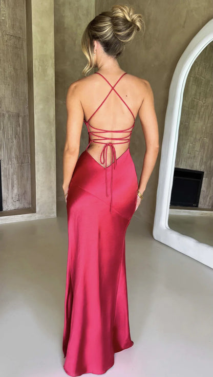 Maxikleid aus Satin mit V-Ausschnitt und Schlitz