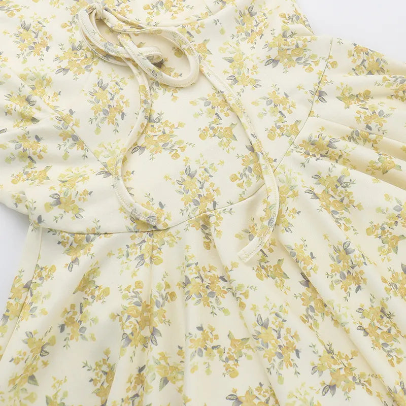Vestido floral con cuello en V para mujer