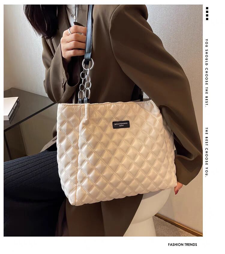 Fashionable Large Capacity Women's Shoulder Commuter Bag