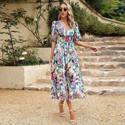 Geblümtes V-Ausschnitt-Sommerkleid von Dukun Design
