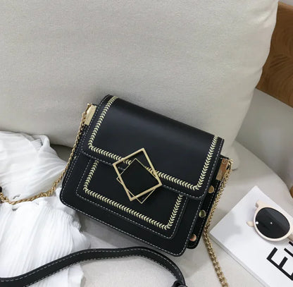 2019 Fashionable Chain Crossbody Bag and Small Purse