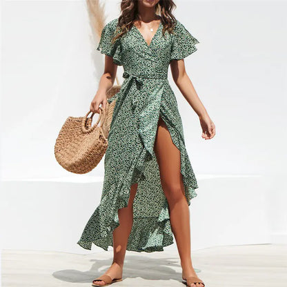 Sommerliches geblümtes hochtailliertes Chiffonkleid mit V-Ausschnitt
